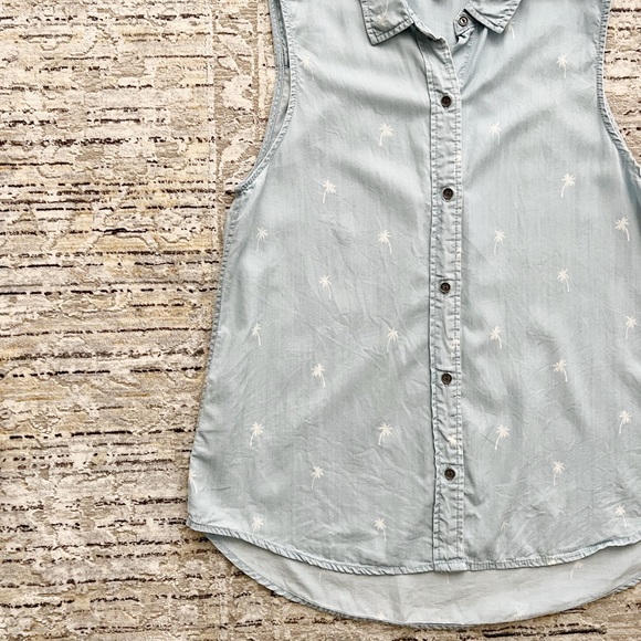 beachlunchlounge sleeveless button down - Picture 3 of 9